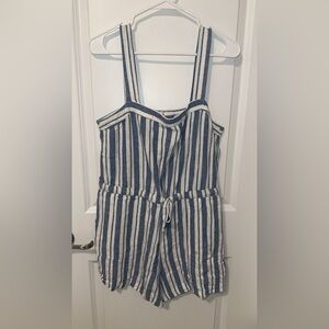 Women’s gap size 8 white/blue romper